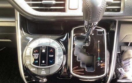 Toyota Voxy III, 2021 год, 1 870 000 рублей, 12 фотография