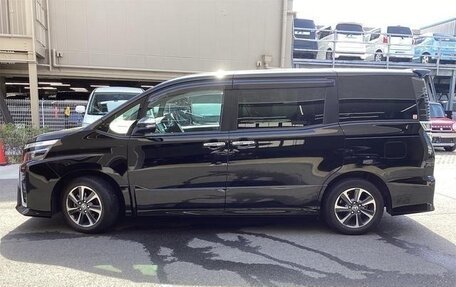 Toyota Voxy III, 2021 год, 1 870 000 рублей, 7 фотография