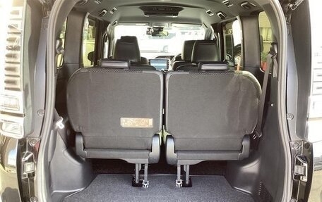 Toyota Voxy III, 2021 год, 1 870 000 рублей, 18 фотография