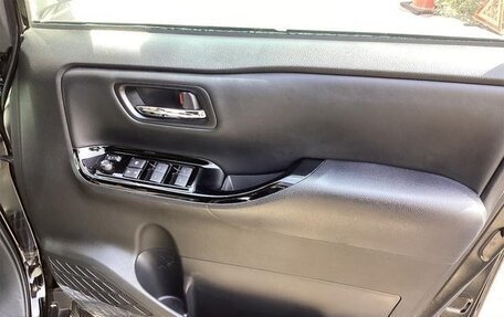 Toyota Voxy III, 2021 год, 1 870 000 рублей, 35 фотография