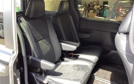 Toyota Voxy III, 2021 год, 1 870 000 рублей, 28 фотография