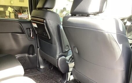 Toyota Voxy III, 2021 год, 1 870 000 рублей, 30 фотография