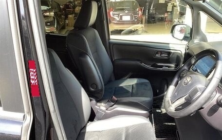 Toyota Voxy III, 2021 год, 1 870 000 рублей, 33 фотография