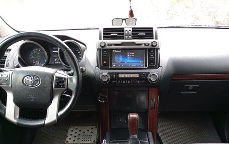 Toyota Land Cruiser Prado 150 рестайлинг 2, 2016 год, 3 999 000 рублей, 2 фотография