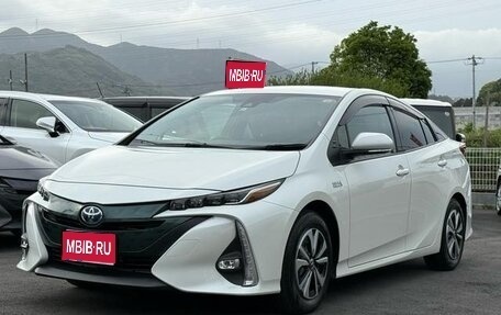 Toyota Prius IV XW50, 2018 год, 1 782 000 рублей, 1 фотография