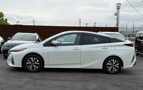 Toyota Prius IV XW50, 2018 год, 1 782 000 рублей, 2 фотография