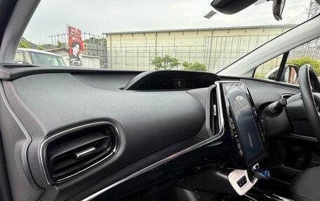 Toyota Prius IV XW50, 2018 год, 1 782 000 рублей, 11 фотография