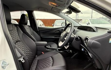 Toyota Prius IV XW50, 2018 год, 1 782 000 рублей, 10 фотография