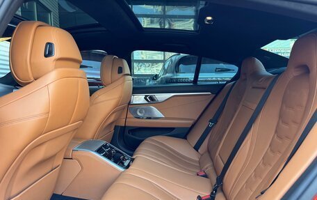 BMW 8 серия, 2019 год, 7 990 000 рублей, 28 фотография
