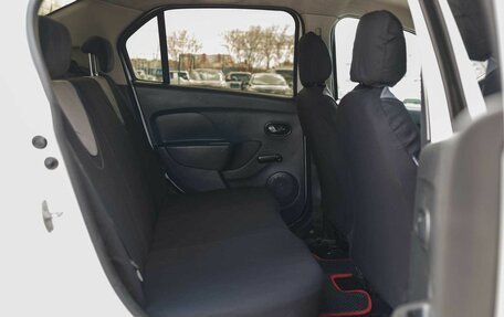 Renault Logan II, 2015 год, 300 000 рублей, 17 фотография