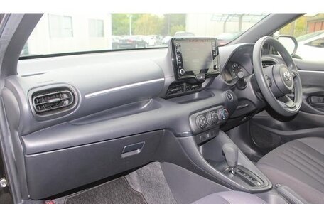 Toyota Yaris, 2022 год, 810 005 рублей, 8 фотография