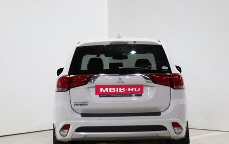 Mitsubishi Outlander III рестайлинг 3, 2017 год, 2 130 000 рублей, 6 фотография