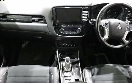 Mitsubishi Outlander III рестайлинг 3, 2017 год, 2 130 000 рублей, 14 фотография