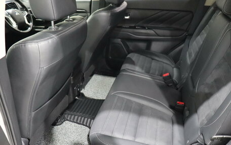 Mitsubishi Outlander III рестайлинг 3, 2017 год, 2 130 000 рублей, 18 фотография