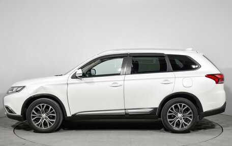 Mitsubishi Outlander III рестайлинг 3, 2017 год, 1 740 000 рублей, 8 фотография