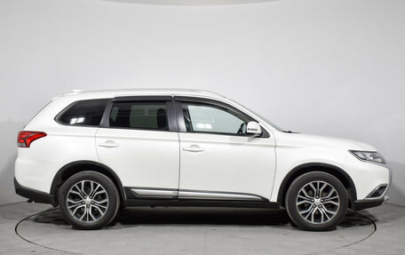 Mitsubishi Outlander III рестайлинг 3, 2017 год, 1 740 000 рублей, 4 фотография