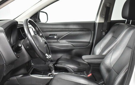 Mitsubishi Outlander III рестайлинг 3, 2017 год, 1 740 000 рублей, 10 фотография