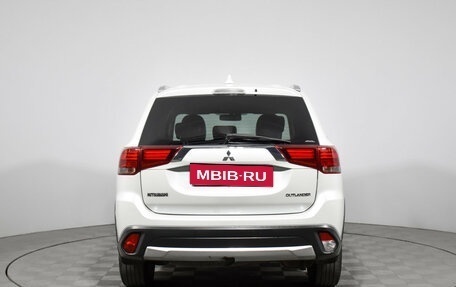 Mitsubishi Outlander III рестайлинг 3, 2017 год, 1 740 000 рублей, 6 фотография