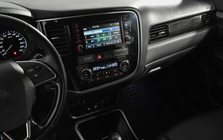 Mitsubishi Outlander III рестайлинг 3, 2017 год, 1 740 000 рублей, 23 фотография