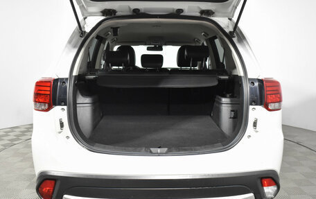 Mitsubishi Outlander III рестайлинг 3, 2017 год, 1 740 000 рублей, 24 фотография