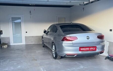 Volkswagen Passat B8 рестайлинг, 2020 год, 3 750 000 рублей, 3 фотография