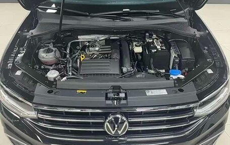 Volkswagen Tiguan II, 2023 год, 2 120 000 рублей, 10 фотография