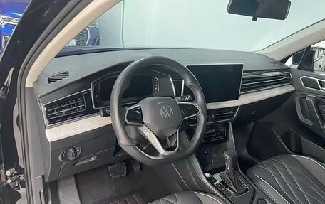 Volkswagen Tiguan II, 2023 год, 2 120 000 рублей, 12 фотография