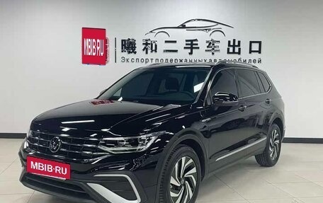 Volkswagen Tiguan II, 2023 год, 2 120 000 рублей, 3 фотография