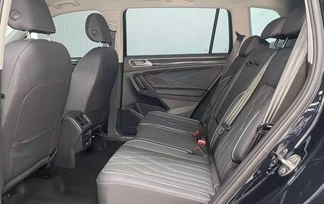 Volkswagen Tiguan II, 2023 год, 2 120 000 рублей, 14 фотография
