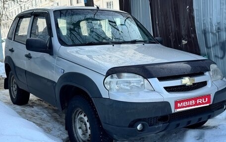 Chevrolet Niva I рестайлинг, 2004 год, 380 000 рублей, 1 фотография
