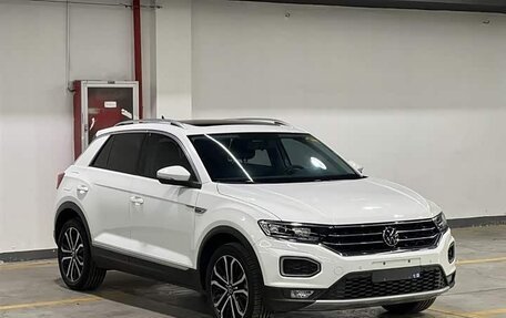 Volkswagen T-Roc I, 2022 год, 1 530 000 рублей, 1 фотография