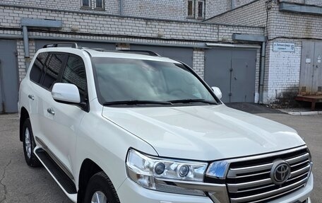 Toyota Land Cruiser 200, 2019 год, 7 650 000 рублей, 3 фотография