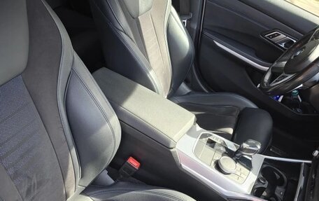 BMW 3 серия, 2019 год, 3 950 000 рублей, 15 фотография