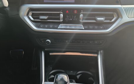 BMW 3 серия, 2019 год, 3 950 000 рублей, 19 фотография