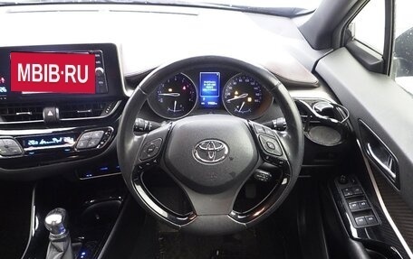 Toyota C-HR I рестайлинг, 2017 год, 1 215 000 рублей, 9 фотография