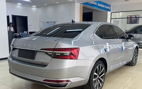 Skoda Superb III рестайлинг, 2022 год, 1 970 000 рублей, 3 фотография