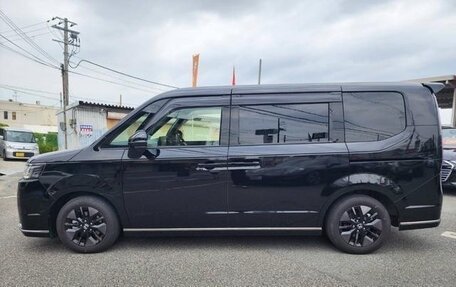 Honda Stepwgn, 2022 год, 2 200 000 рублей, 4 фотография