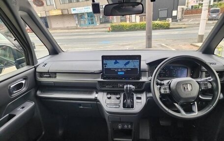 Honda Stepwgn, 2022 год, 2 200 000 рублей, 10 фотография