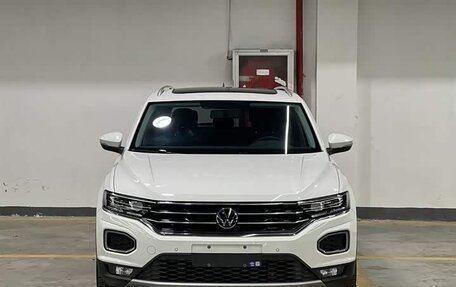 Volkswagen T-Roc I, 2022 год, 1 530 000 рублей, 2 фотография