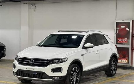 Volkswagen T-Roc I, 2022 год, 1 530 000 рублей, 3 фотография