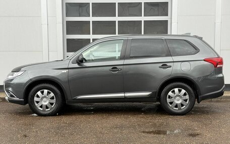 Mitsubishi Outlander III рестайлинг 3, 2018 год, 1 700 000 рублей, 2 фотография