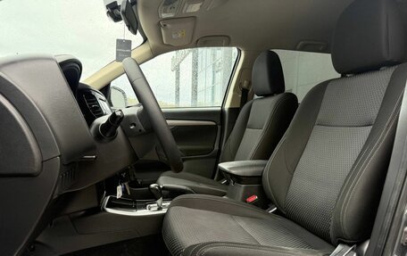 Mitsubishi Outlander III рестайлинг 3, 2018 год, 1 700 000 рублей, 9 фотография