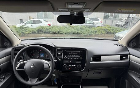 Mitsubishi Outlander III рестайлинг 3, 2018 год, 1 700 000 рублей, 13 фотография