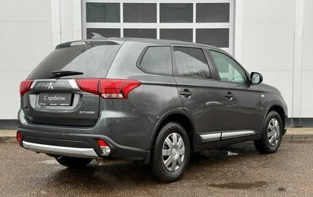 Mitsubishi Outlander III рестайлинг 3, 2018 год, 1 700 000 рублей, 5 фотография