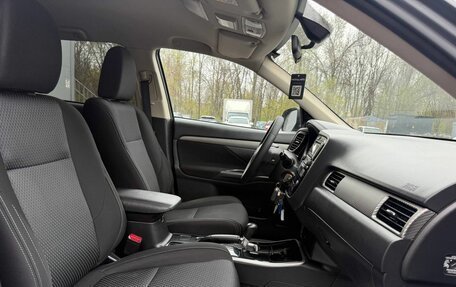 Mitsubishi Outlander III рестайлинг 3, 2018 год, 1 700 000 рублей, 11 фотография