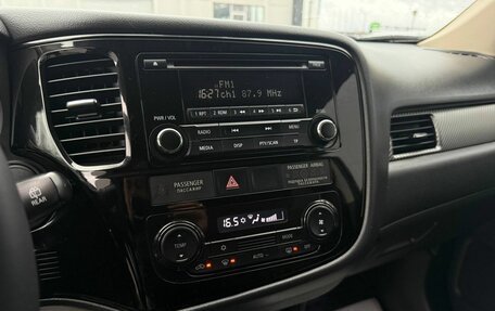 Mitsubishi Outlander III рестайлинг 3, 2018 год, 1 700 000 рублей, 16 фотография