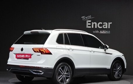 Volkswagen Tiguan II, 2022 год, 3 400 000 рублей, 2 фотография