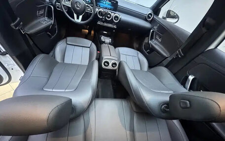 Mercedes-Benz A-Класс, 2023 год, 2 100 000 рублей, 15 фотография