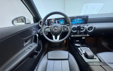 Mercedes-Benz A-Класс, 2023 год, 2 100 000 рублей, 22 фотография