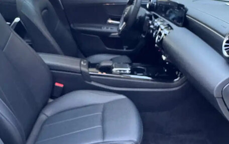 Mercedes-Benz A-Класс, 2023 год, 2 100 000 рублей, 19 фотография